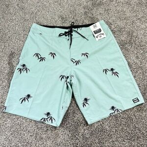 Billabong Men's Standard Sundays Pro 17 Inch Outseam Boardshort